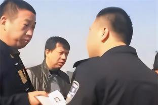 内维尔：当年效力曼联时巴特兹有很多停车罚单，大约有160张